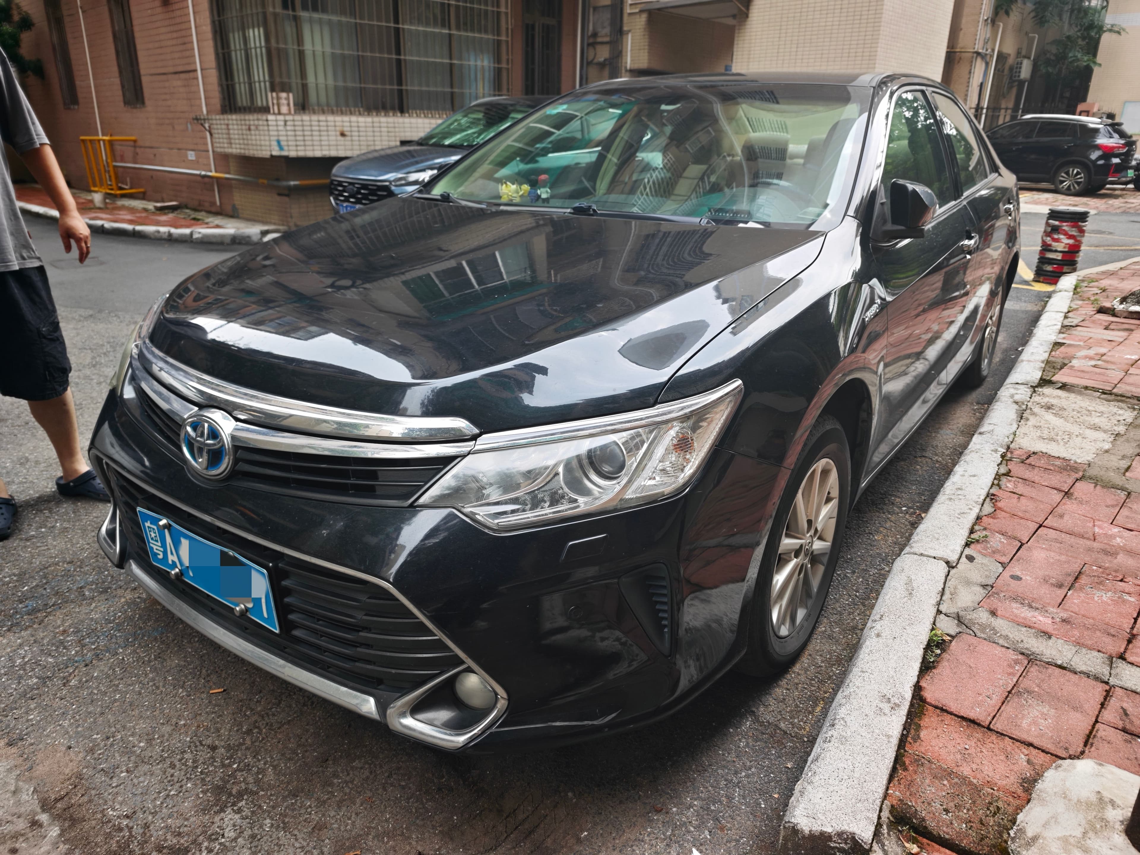 2016 Toyota Camry 2.5L Hybrid CVT Luxury Navigation Edition
