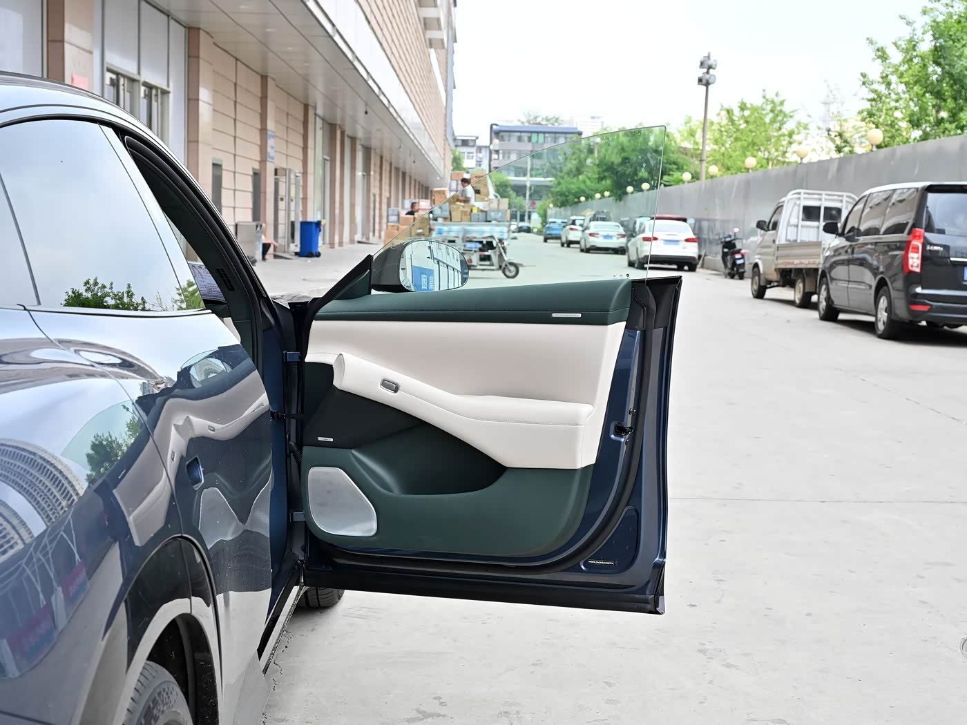 Xiaomi YU7 Max yard exterior — dark blue unit with door open