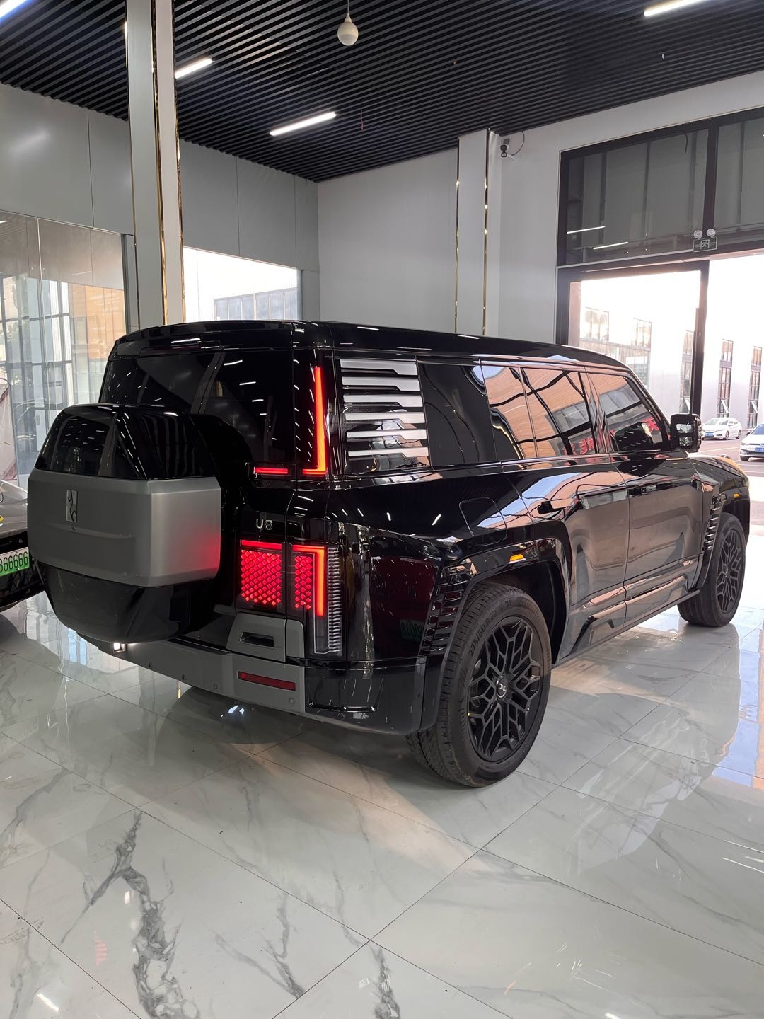 View of 2024 Yangwang U8 33,000km Used AWD Luxury SUV  - Image 7
