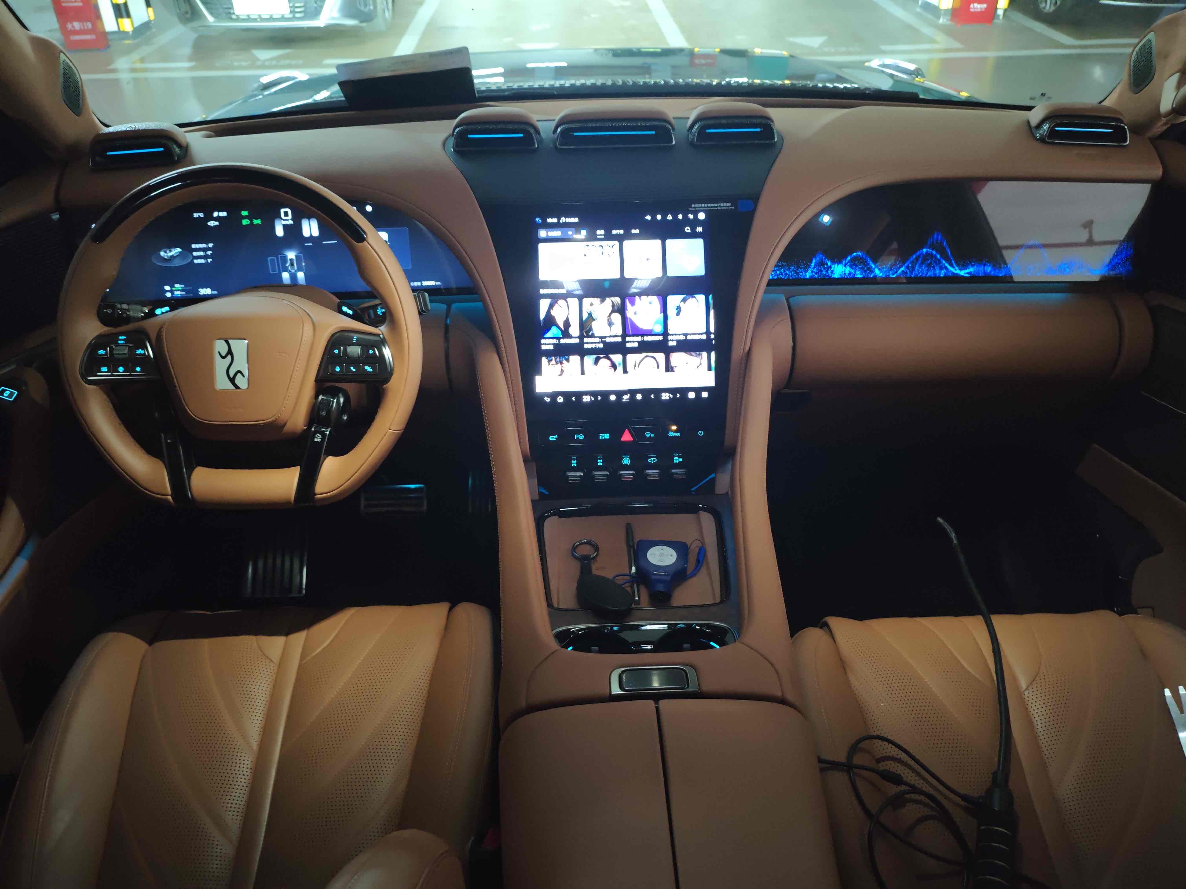 Used 2024 Yangwang U8 28,000km AWD Luxury SUV - View 5