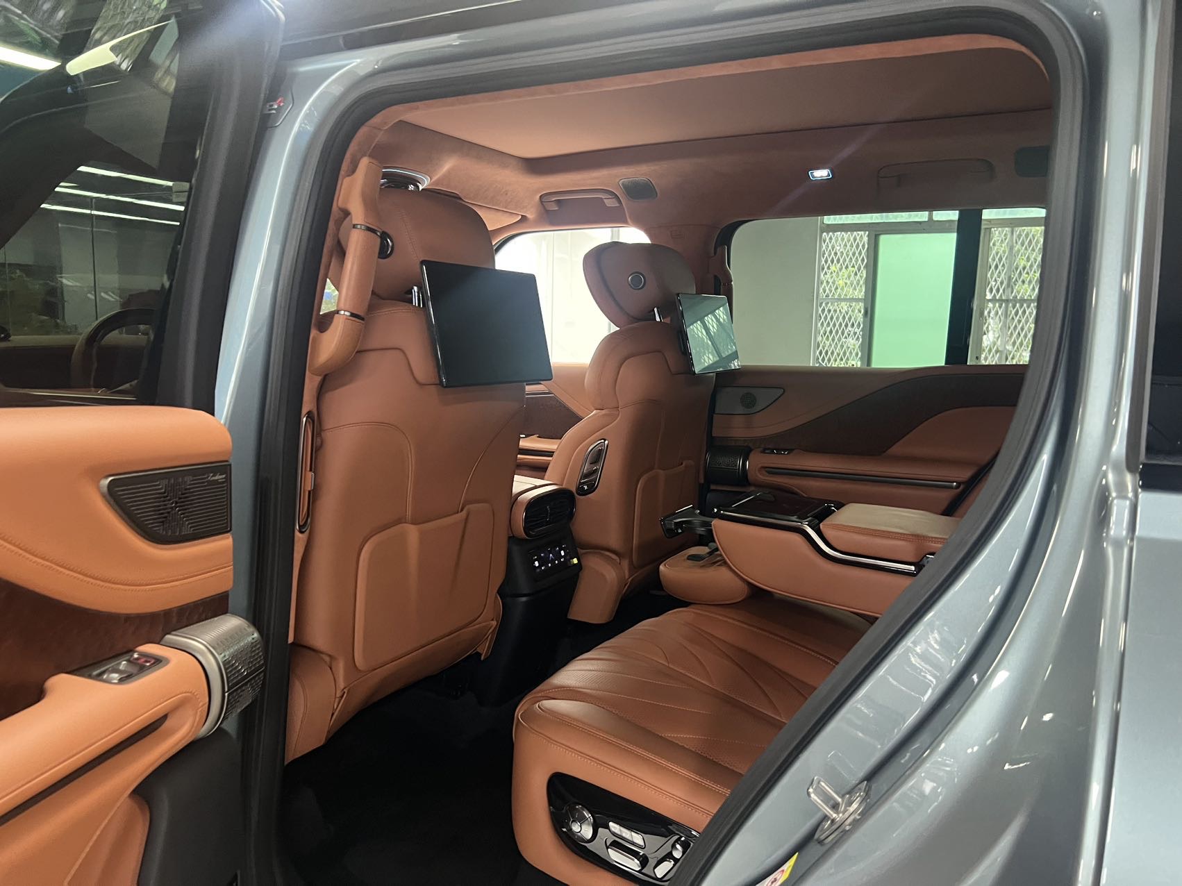 Pre-owned 2023 Yangwang U8 Luxury SUV 33,000km - View 5