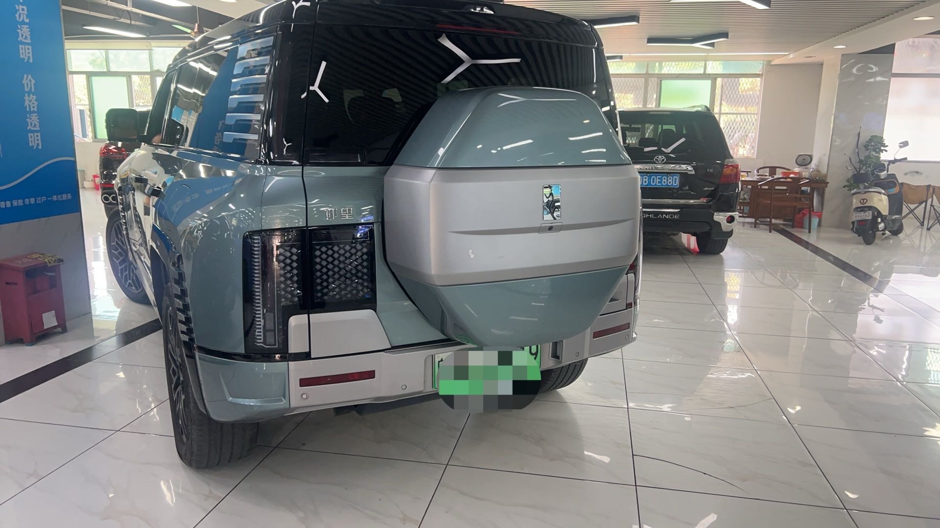Pre-owned 2023 Yangwang U8 Luxury SUV 33,000km - View 6