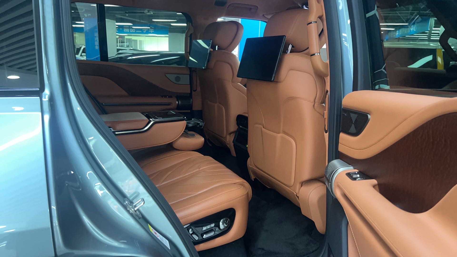 Pre-owned 2023 Yangwang U8 Luxury SUV 33,000km - View 7
