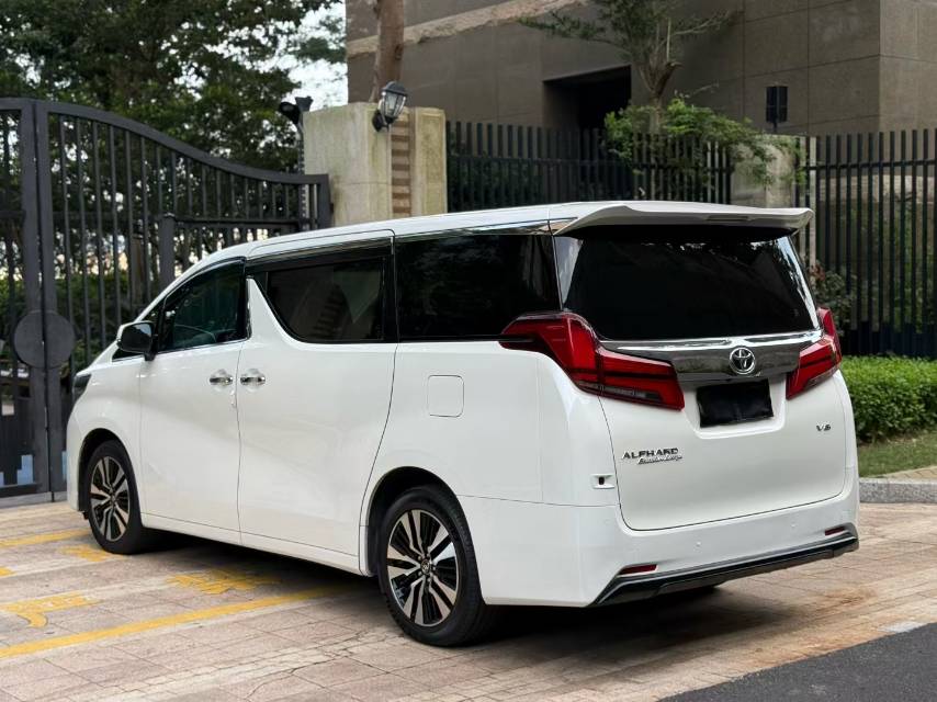 Used Used 2018 Toyota Alphard - 70000 km - Image 3