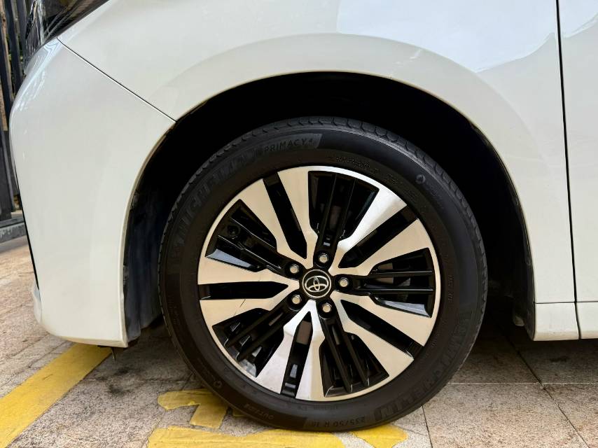 Used Used 2018 Toyota Alphard - 70000 km - Image 4