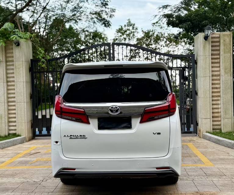 Used Used 2018 Toyota Alphard - 70000 km - Image 6