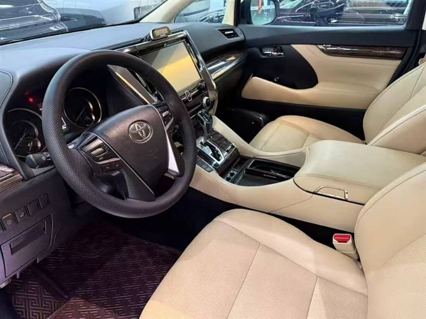Used Used 2019 Toyota Alphard - 90000 km - Image 3
