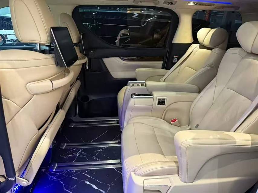 Used Used 2019 Toyota Alphard - 90000 km - Image 4