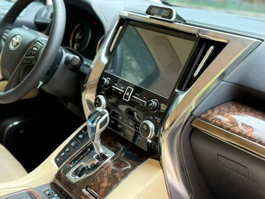 Used Used 2019 Toyota Alphard - 90000 km - Image 5
