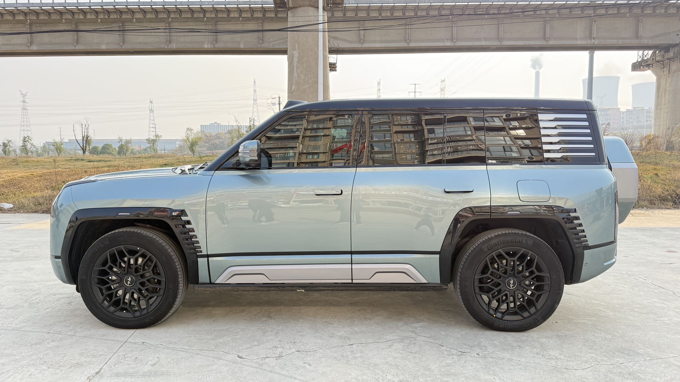 2023 Yangwang U8 41,000km Pre-owned AWD SUV - View 3