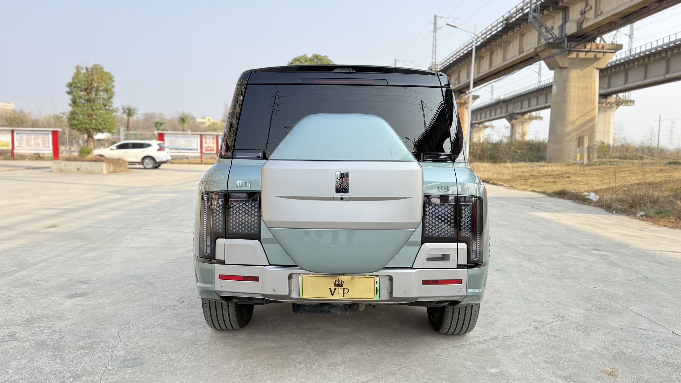 2023 Yangwang U8 41,000km Pre-owned AWD SUV - View 4