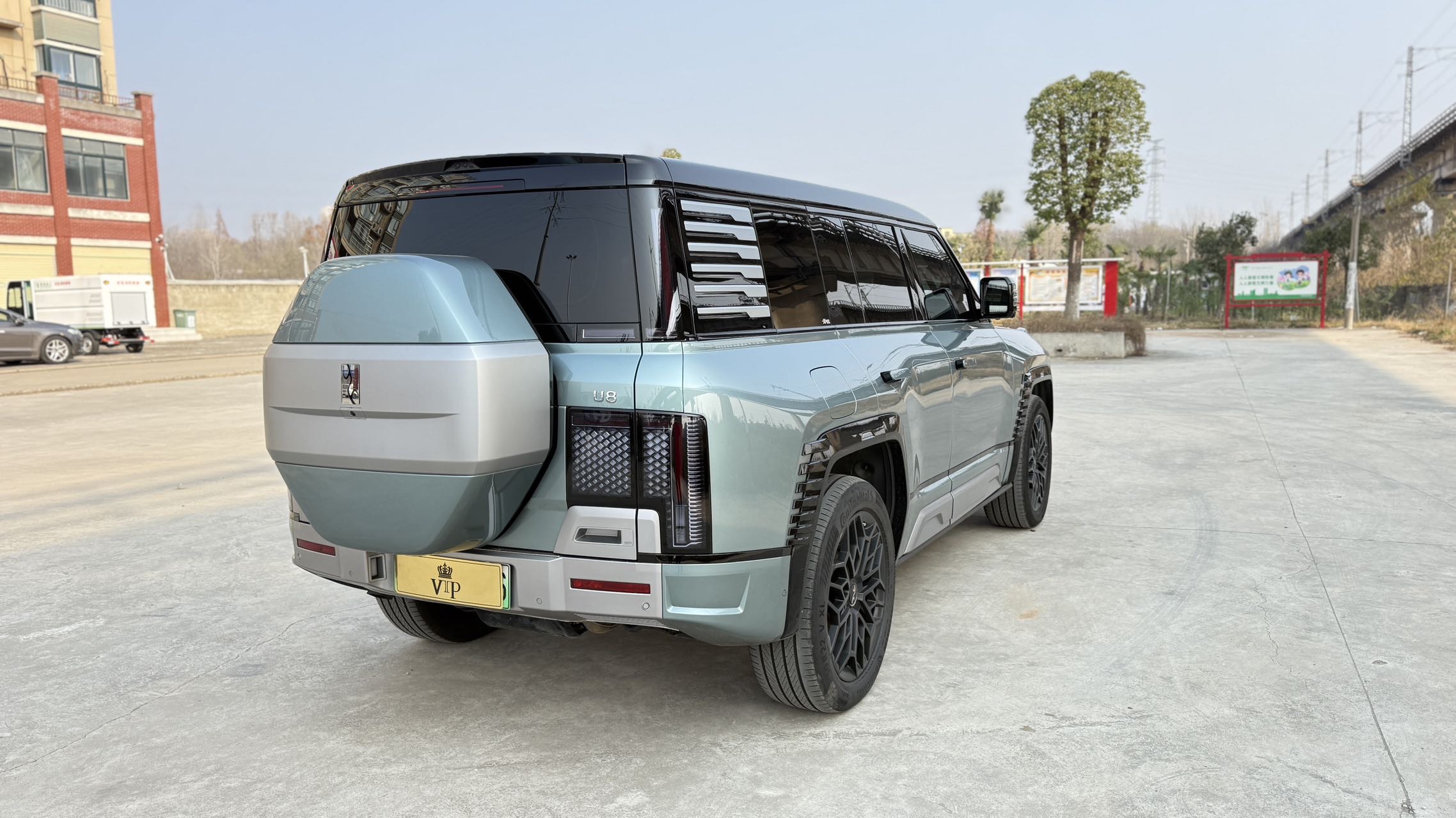 2023 Yangwang U8 41,000km Pre-owned AWD SUV - View 5