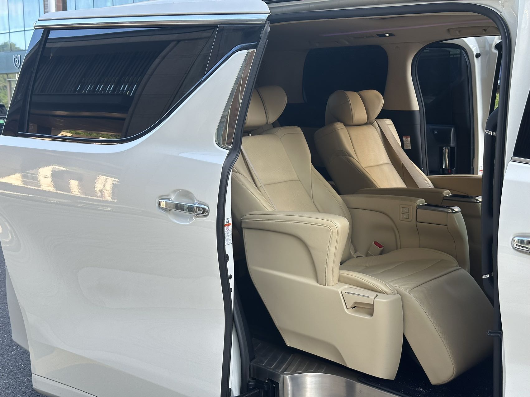 Used Used 2016 Toyota Alphard - 99000 km - Image 7