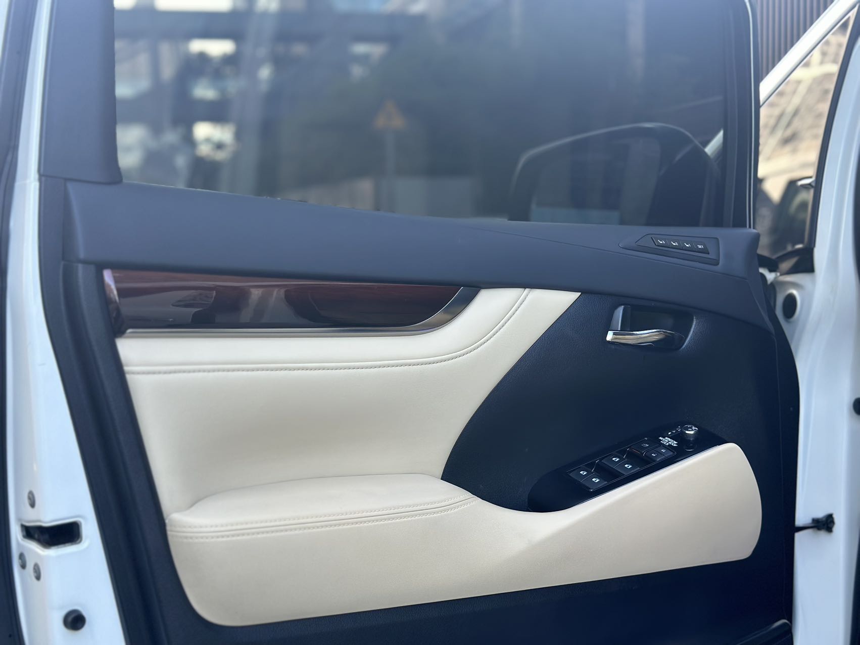 Used Used 2016 Toyota Alphard - 99000 km - Image 8