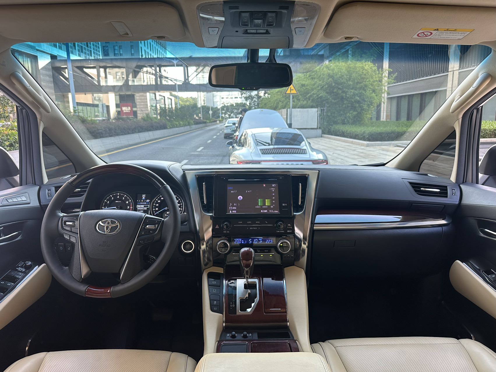 Used Used 2016 Toyota Alphard - 99000 km - Image 9