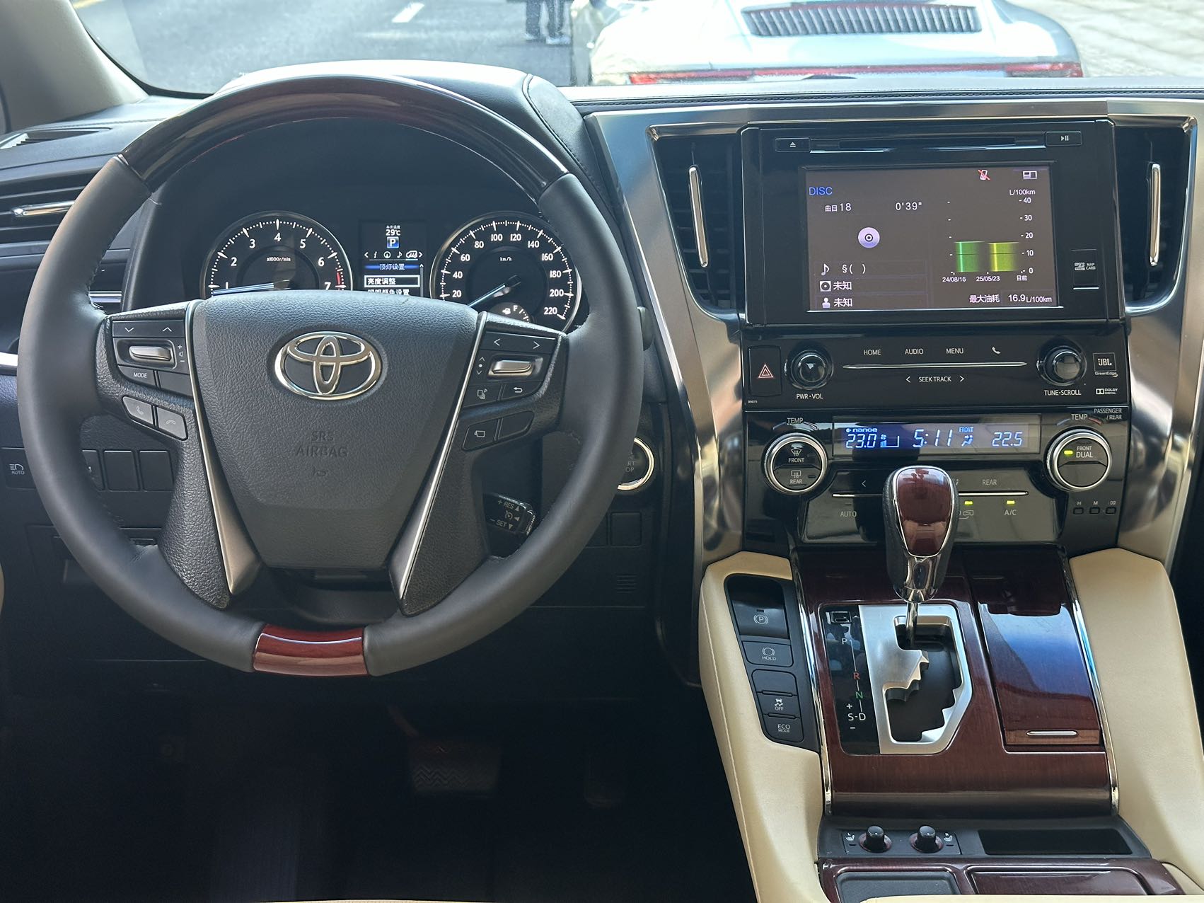 Used Used 2016 Toyota Alphard - 99000 km - Image 11