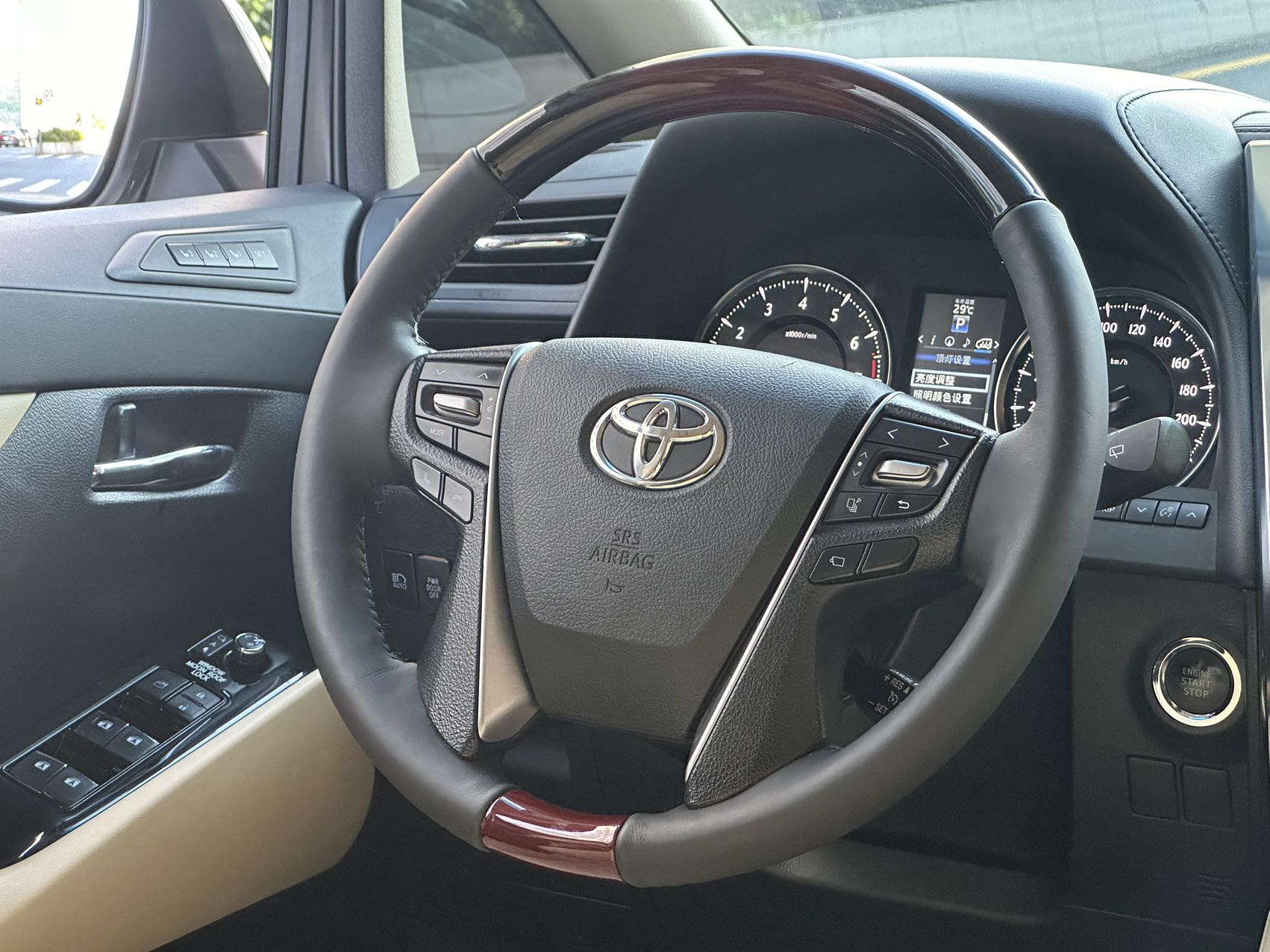 Used Used 2016 Toyota Alphard - 99000 km - Image 12