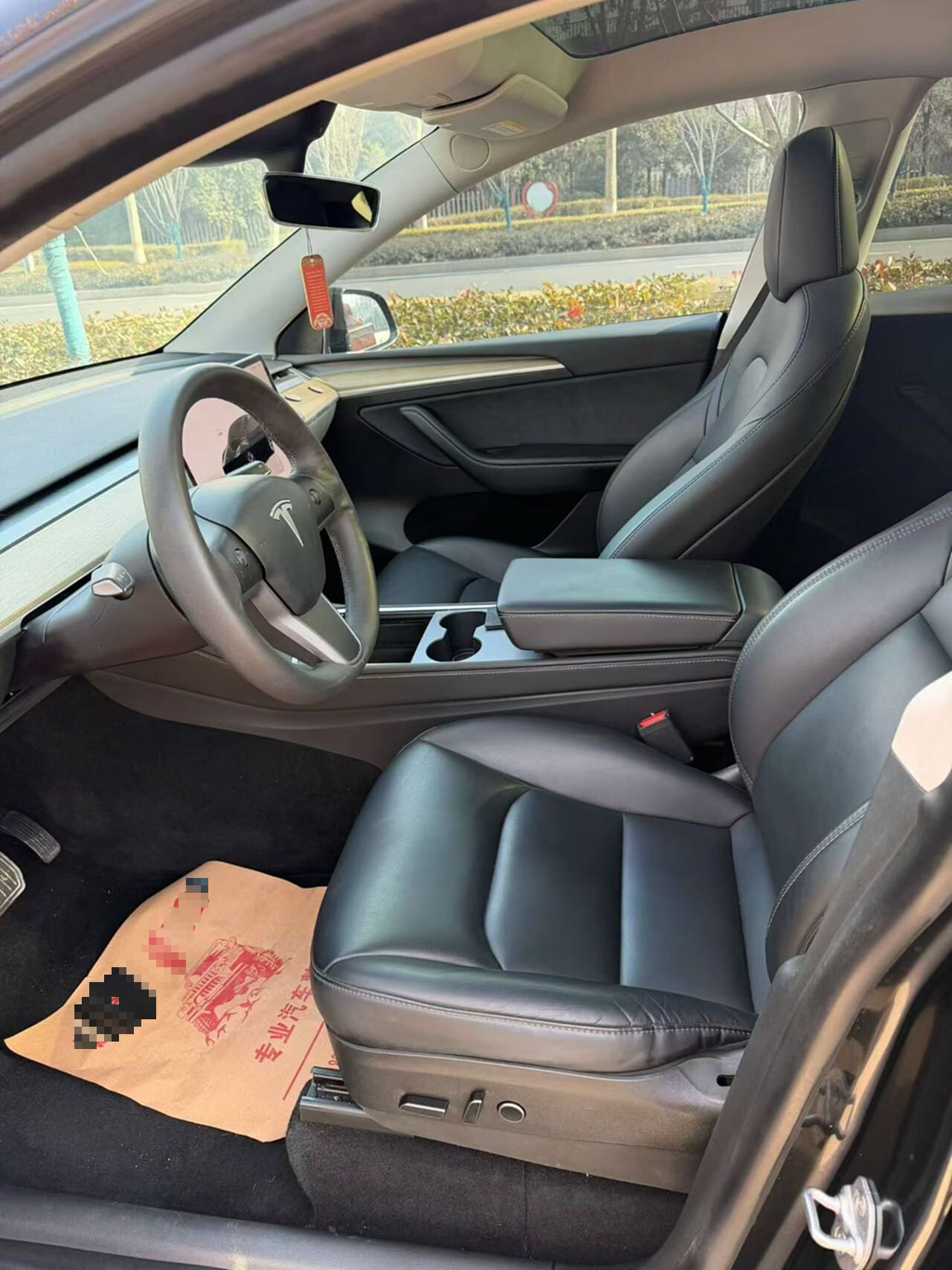 View of Tesla Model Y 2022 Facelift Rear-Wheel Drive 150,000 km  - Image 4