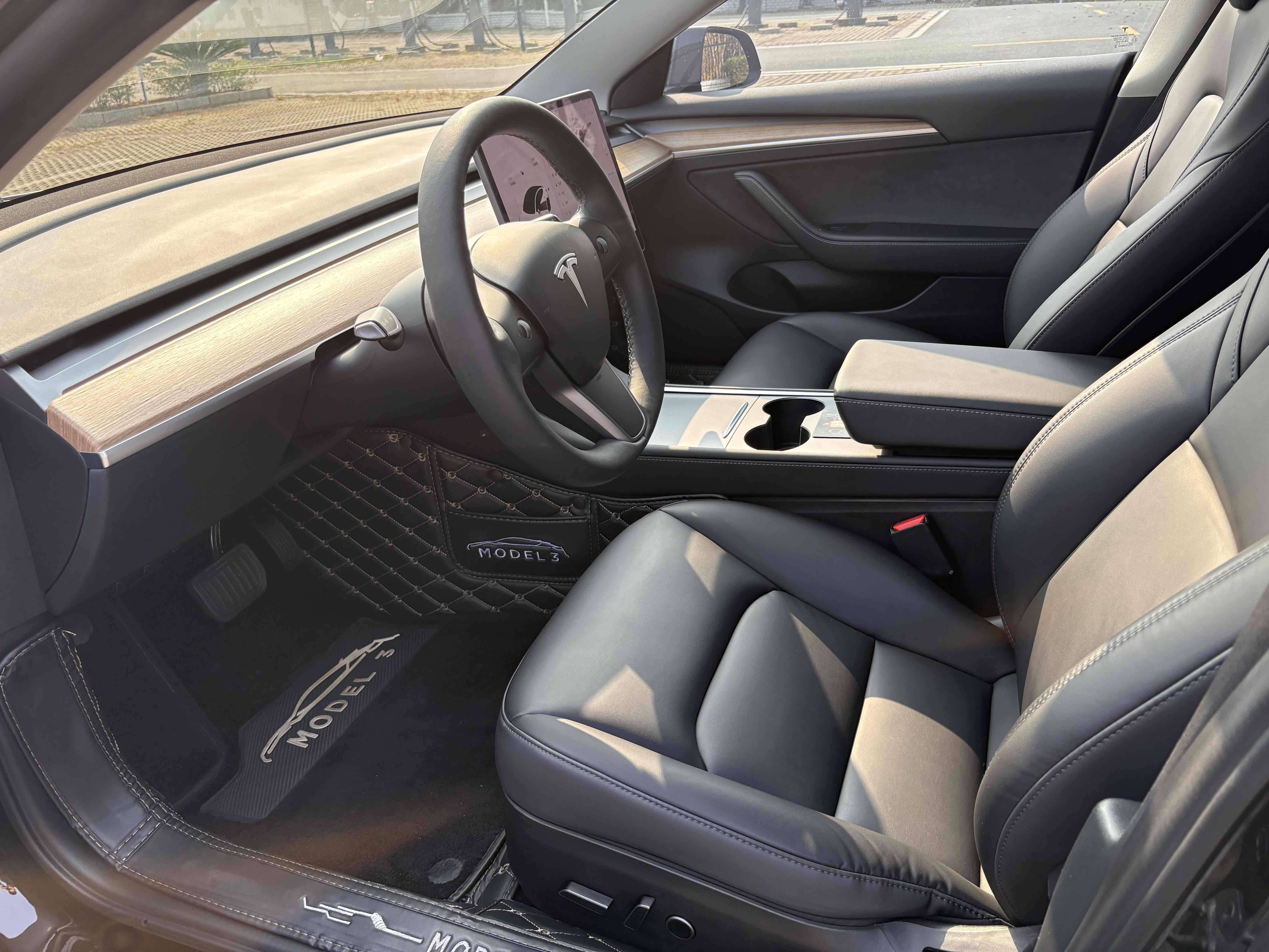 Tesla Model 3 2021 Standard Range Plus RWD 3D6 65,000 km - View 4