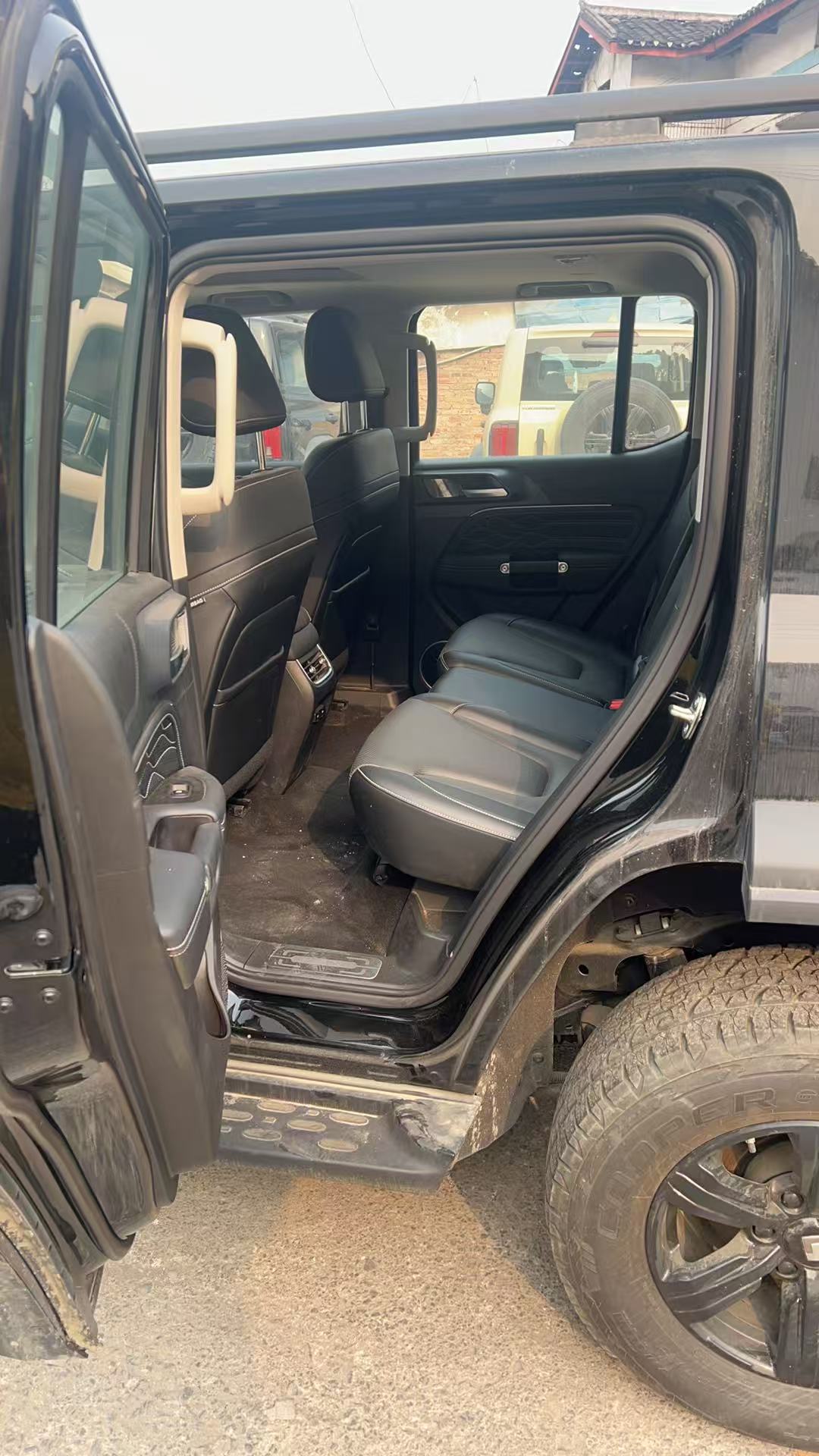 Tank 300 2025 2.4T Diesel SUV - View 3
