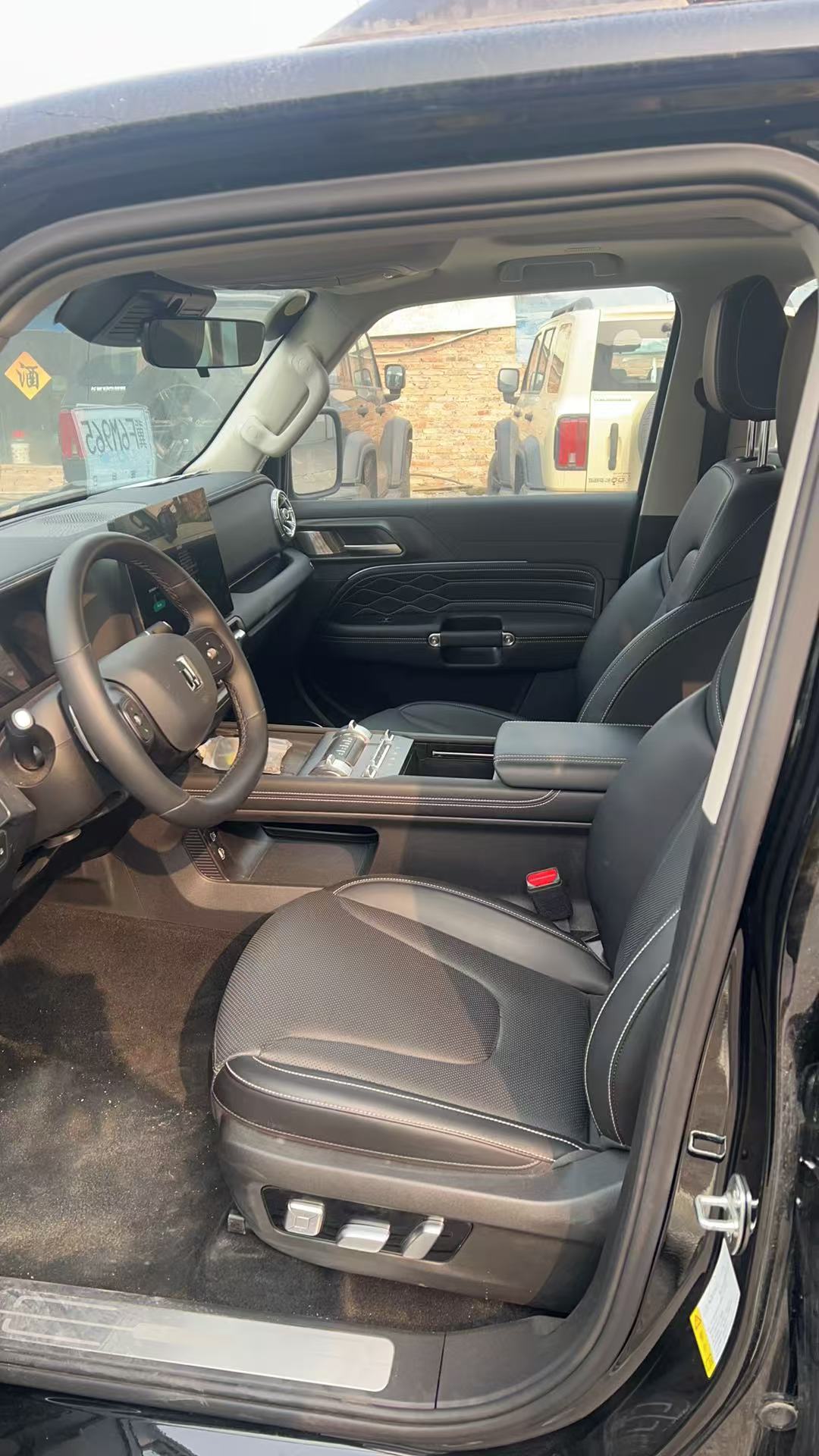 Tank 300 2025 2.4T Diesel SUV - View 4