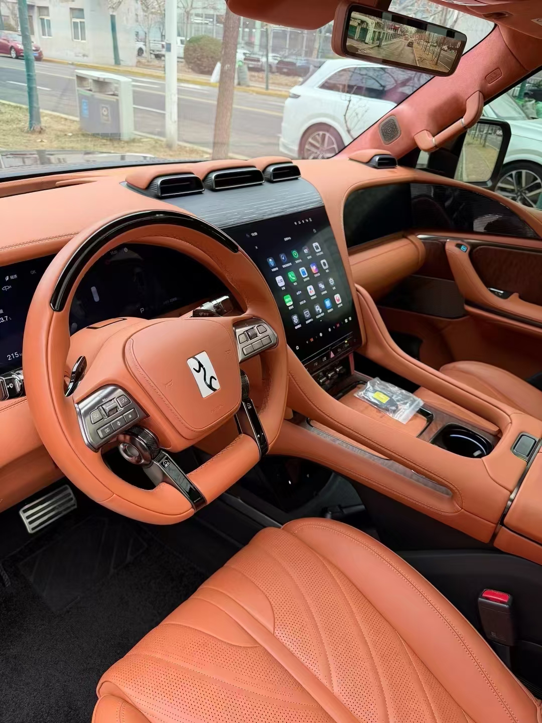 Low Mileage Used Yangwang U8 Luxury SUV 2024 - View 3