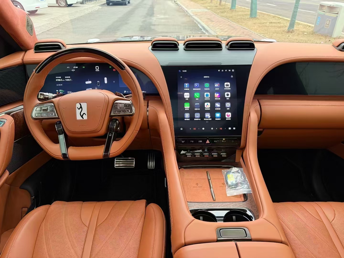 Low Mileage Used Yangwang U8 Luxury SUV 2024 - View 5