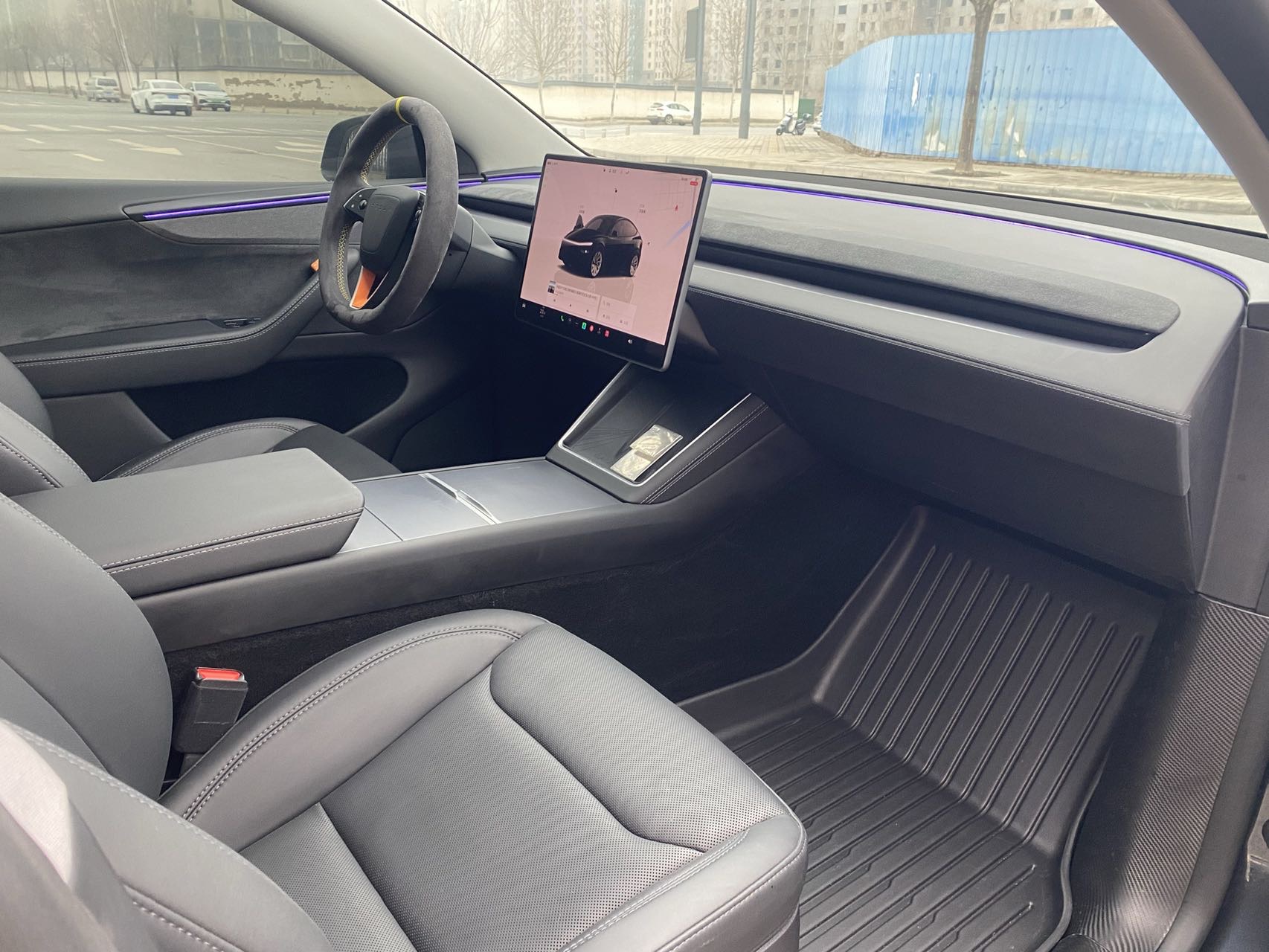 Tesla Model Y 2025 Long Range All-Wheel Drive 18,000 km - View 7