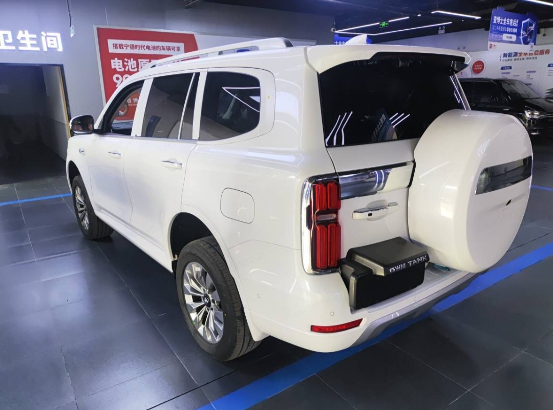 2026 TANK 500 Hi4-T Premium PHEV OFF-Road SUV - View 5