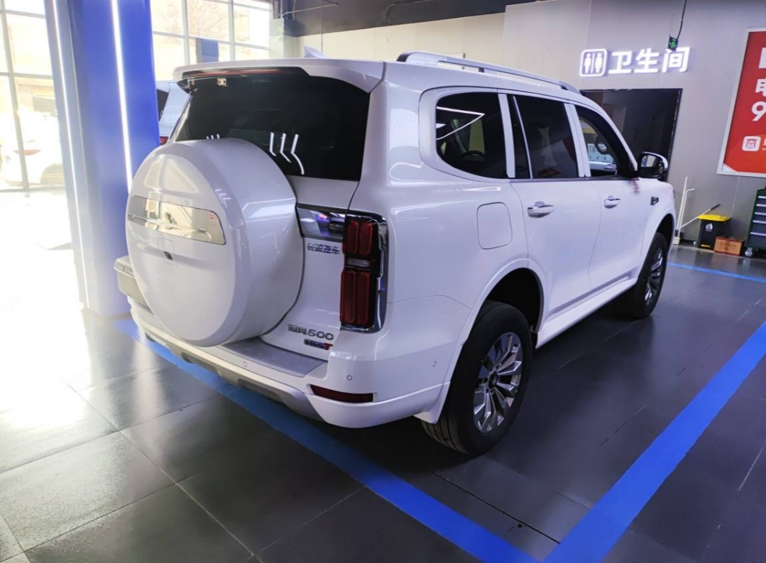 2026 TANK 500 Hi4-T Premium PHEV OFF-Road SUV - View 6