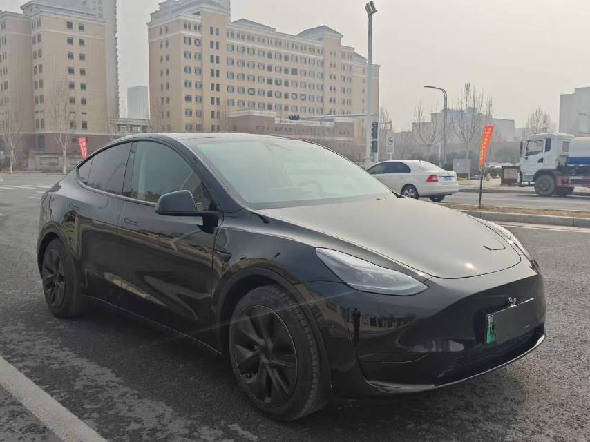 Tesla Model Y 2024 Rear-Wheel Drive 61,000 km - View 3