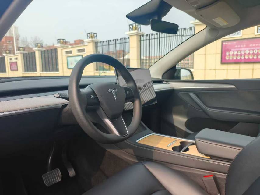 Tesla Model Y 2024 Rear-Wheel Drive 61,000 km - View 4