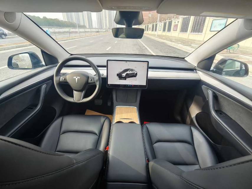 Tesla Model Y 2024 Rear-Wheel Drive 61,000 km - View 5