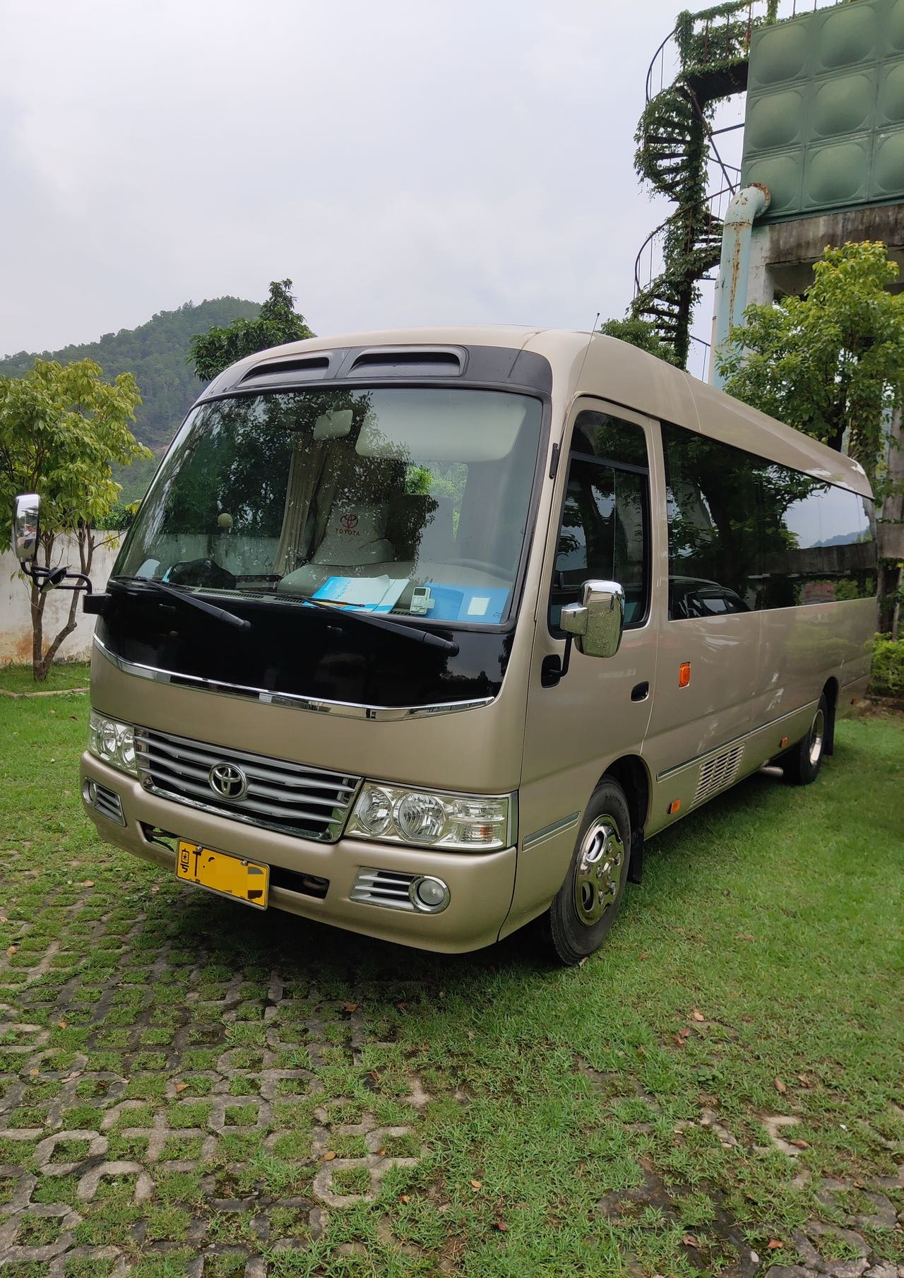 Toyota Coaster 2013 4.0L Manual Luxury Petrol 23-Seater