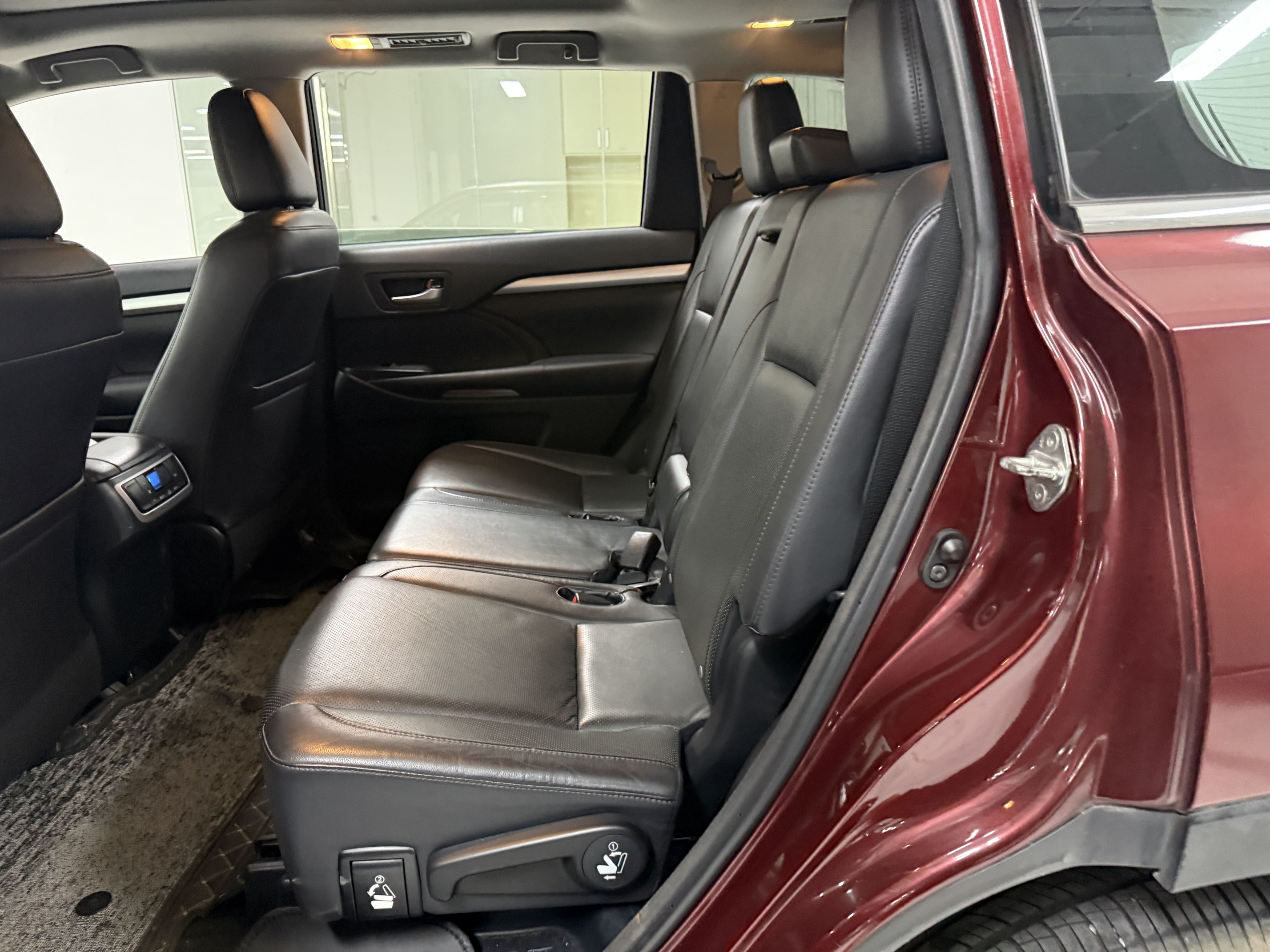 Used 2016 Toyota Highlander 2.0T Automatic 2WD 7-Seater Luxury Edition - Image 3