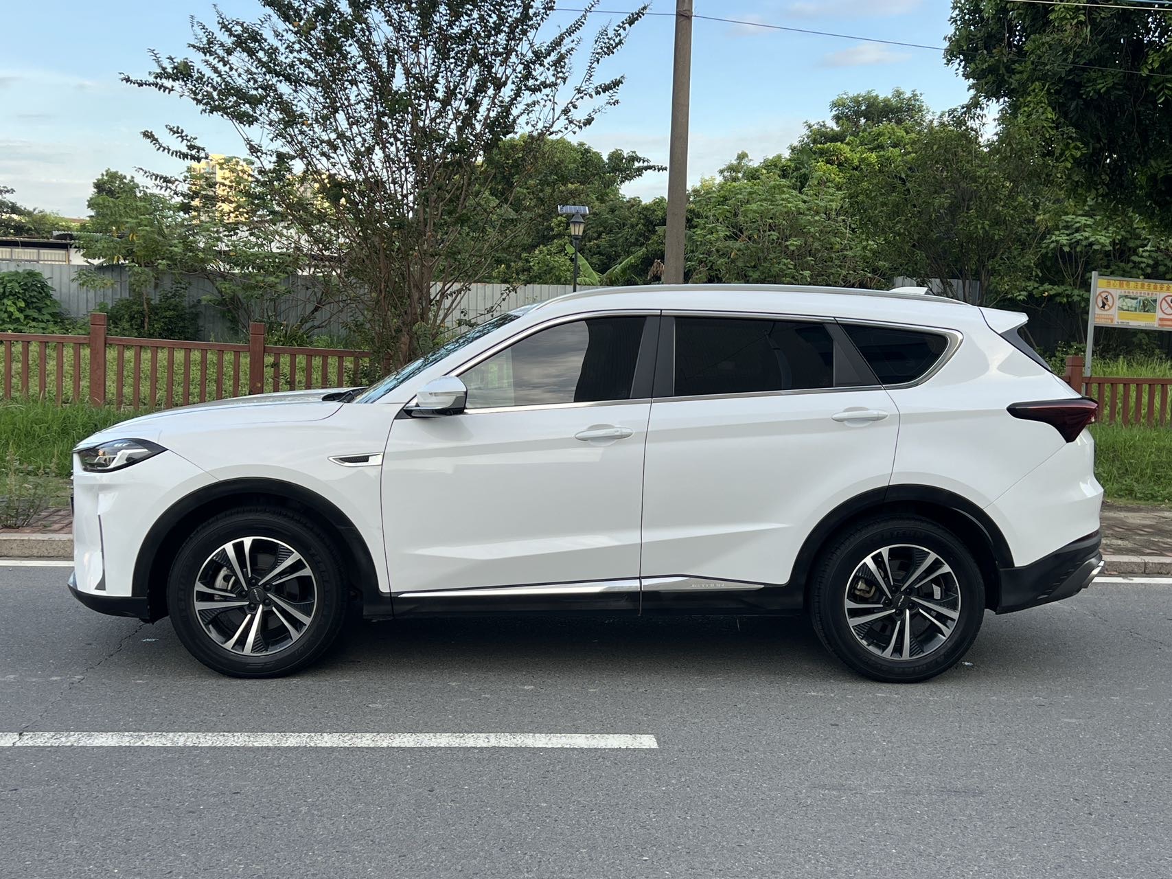 Used 2021 Jetour X70 PLUS 1.6T Automatic Star 7-Seater SUV - Image 8